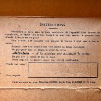 MODE D'EMPLOI A L'INTERIEUR DU COUVERCLE DE LA BOITE AVANT 1958