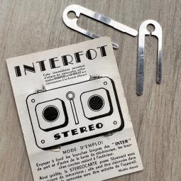 Les tiges métalliques à intégrer de part et d'autre dans le stéréoscope Lestrade